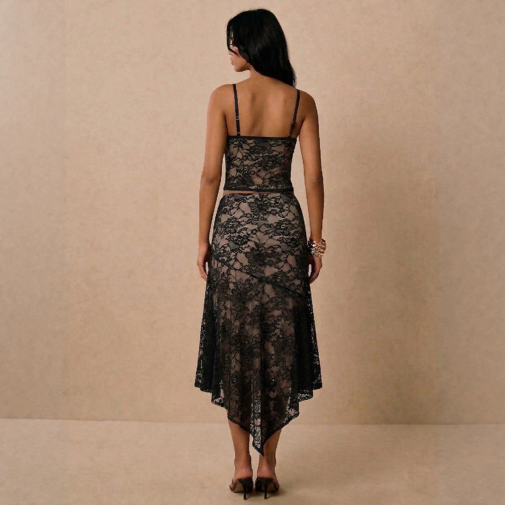 Ensemble féminin en dentelle avec bustier-crop top et jupe midi asymétrique R&B
