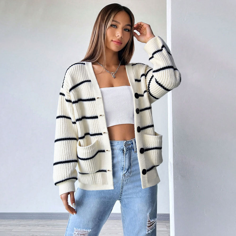 Cardigan en tricot oversize pour femmes avec bord côtes, poches plaquées et fermeture à boutons