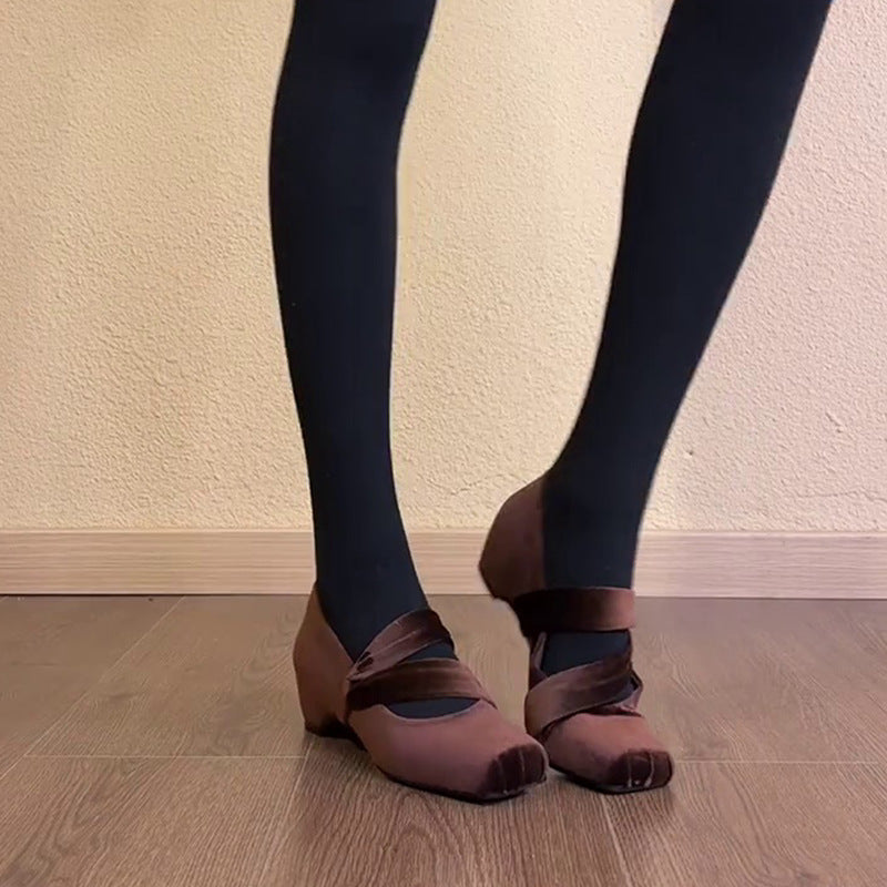 Chaussons élégants et confortables pour femmes avec un design de lanières à la mode R&B