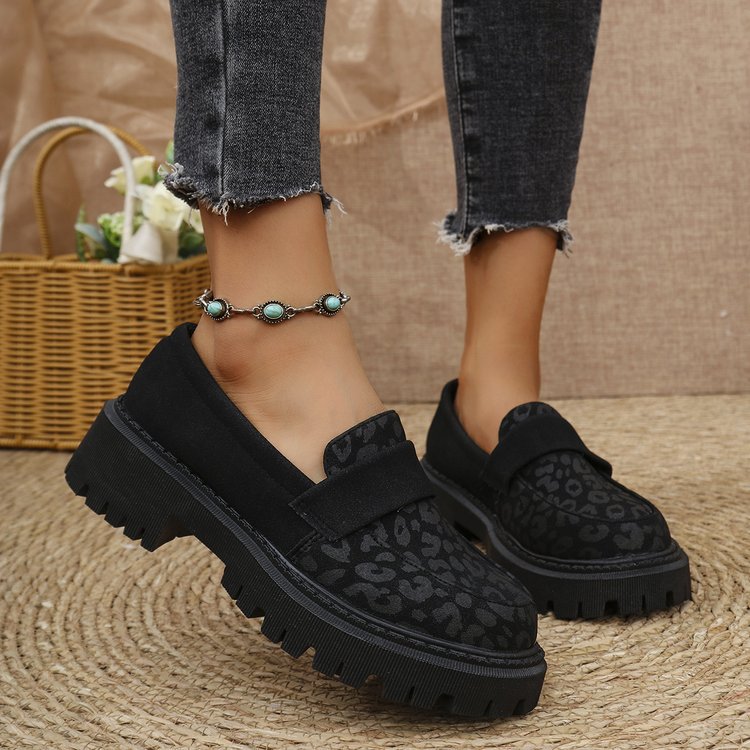 Mocassins pour femmes avec matériau structuré et semelle stylée R&B