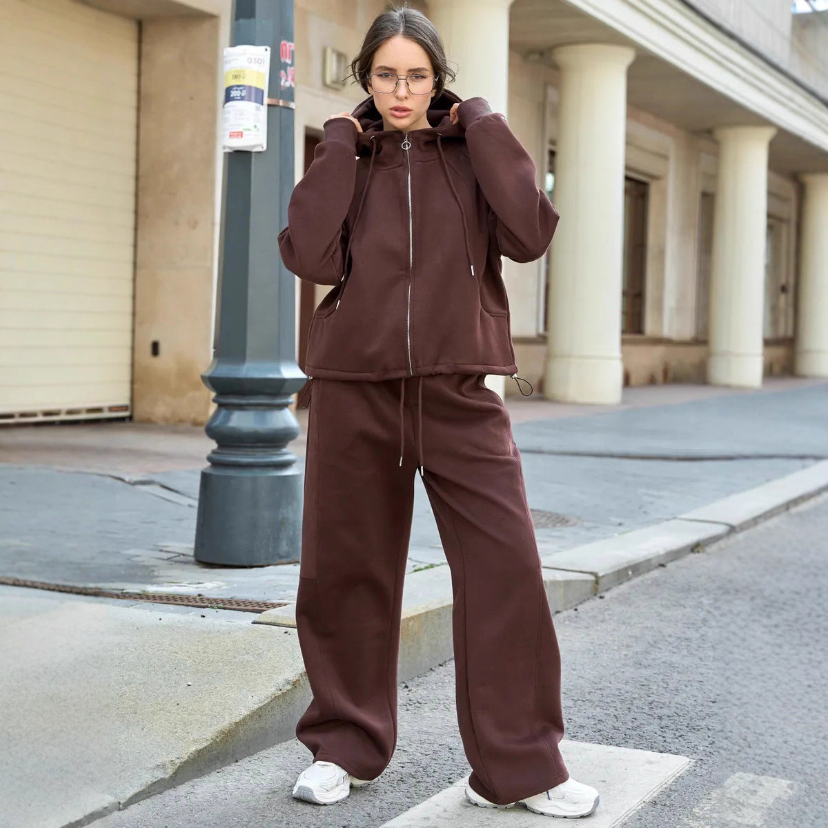 Sweat à capuche zippé oversize pour femmes avec poche kangourou et pantalon de jogging taille haute avec coupe large Set Echo Archiv