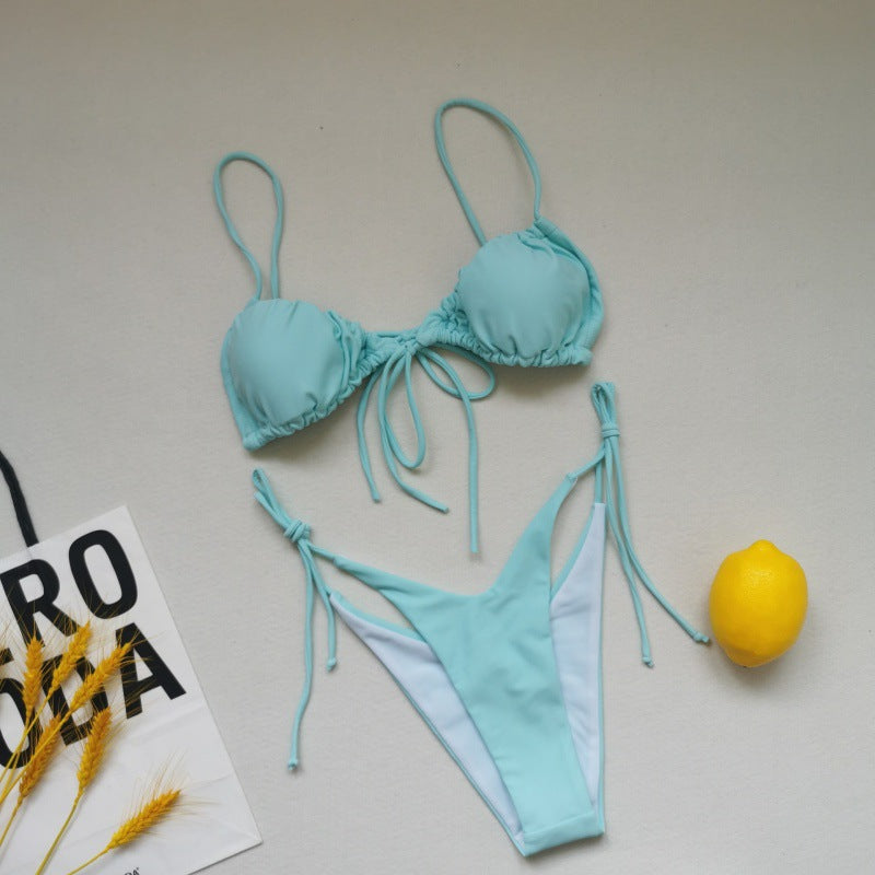 Ensemble bikini triangle pour femmes avec des liens ludiques et un contraste de couleurs élégant R&B