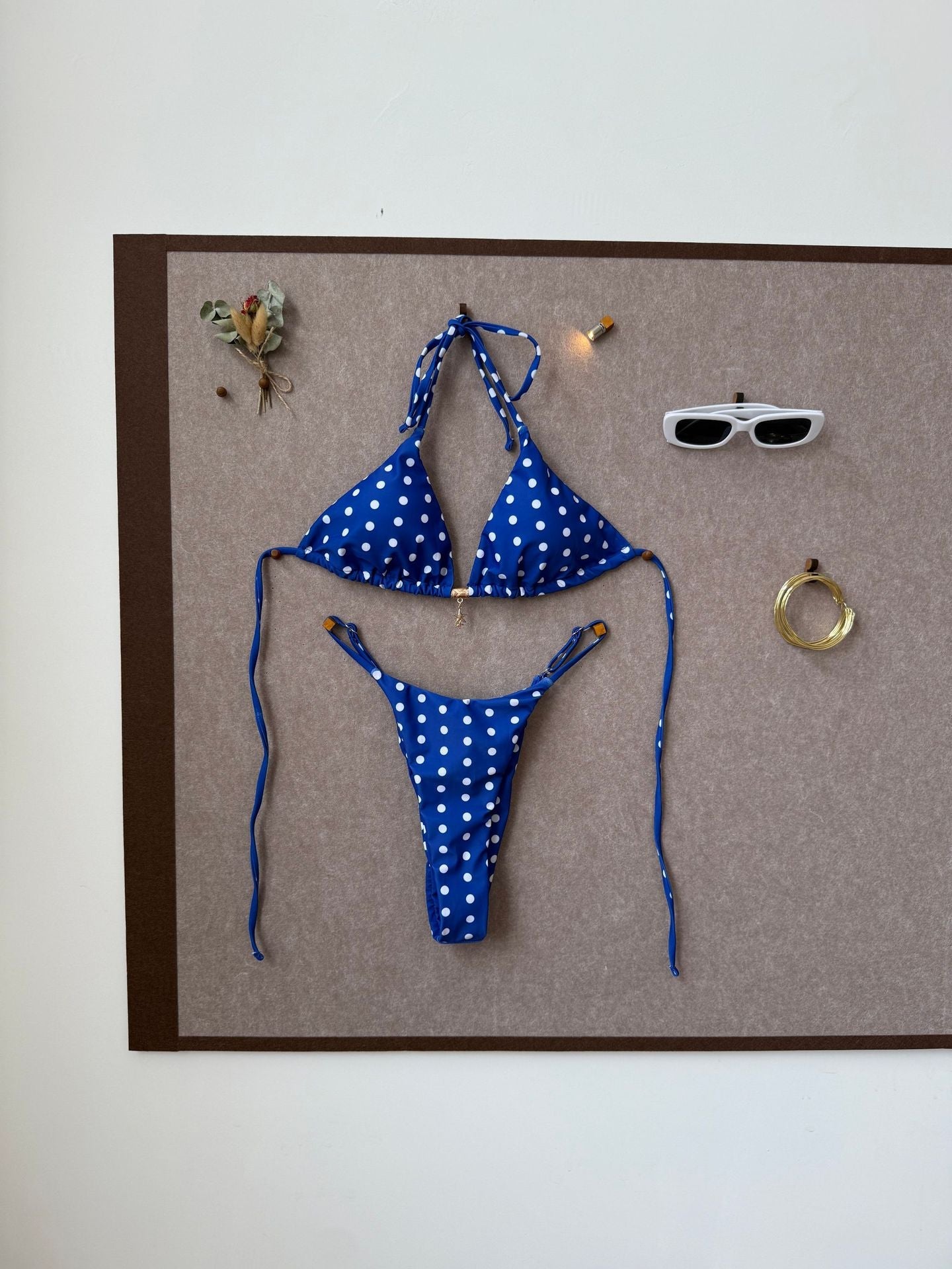 Bikini triangle pour femmes avec un design à pois ludique R&B