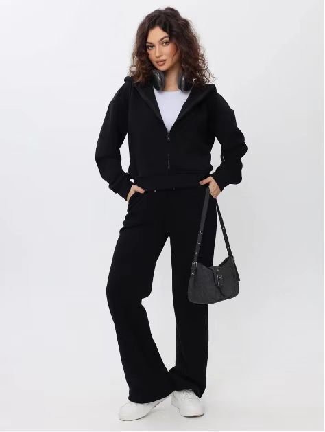 Ensemble de loungewear pour femmes en deux pièces avec capuche à fermeture éclair, jogger taille haute à jambes larges et poches passepoilées Echo Archiv