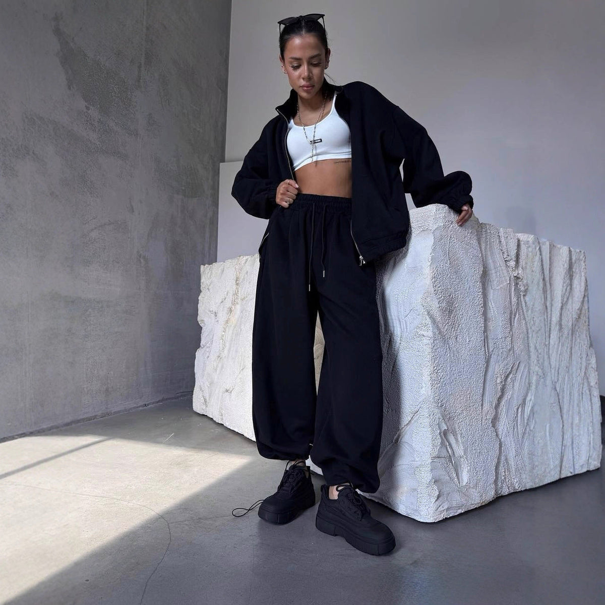 Ensemble de sweat-shirt oversize pour femmes avec veste zippée et pantalon de jogging ample Echo Archiv
