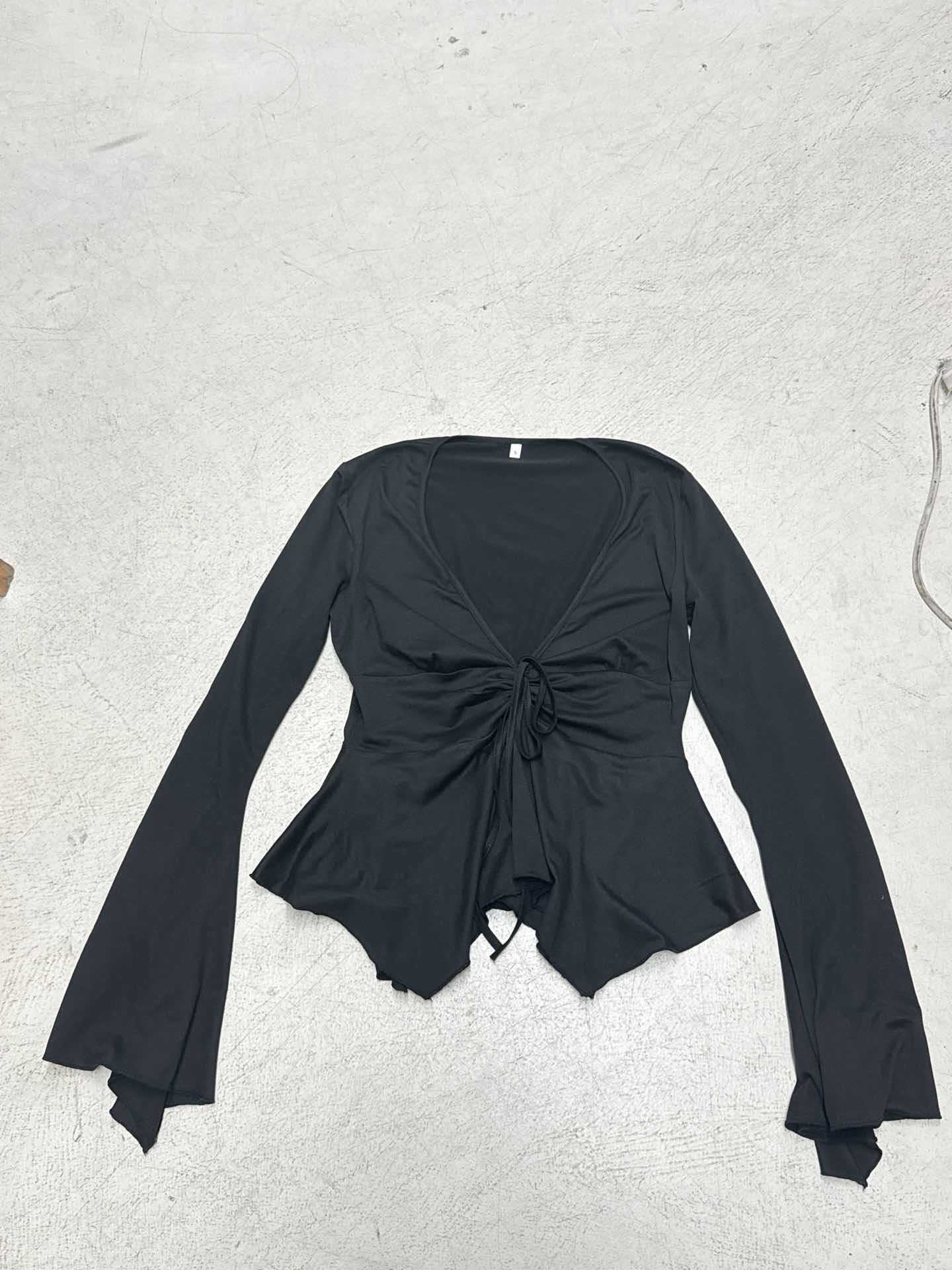 Top à encolure cache-cœur pour femmes avec des manches volumineuses et des détails noués raffinés - Mode Heidi