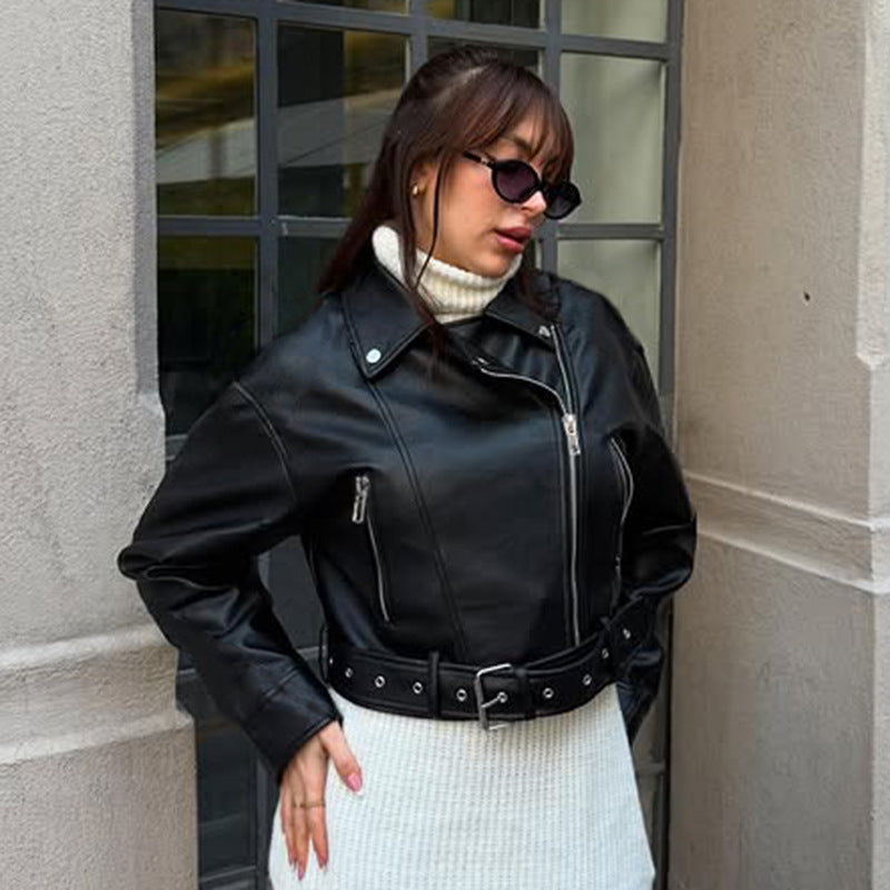 Veste de moto cintrée pour femmes en simili cuir avec fermeture éclair asymétrique, détails métalliques et ceinture à la taille Echo Archiv