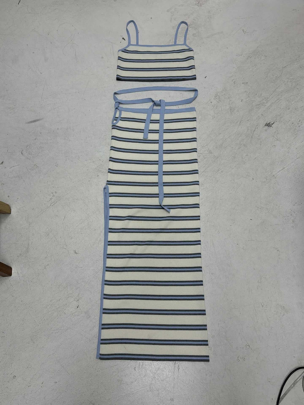 Jupe longue rayée pour femmes avec taille haute et ceinture à nouer R&B