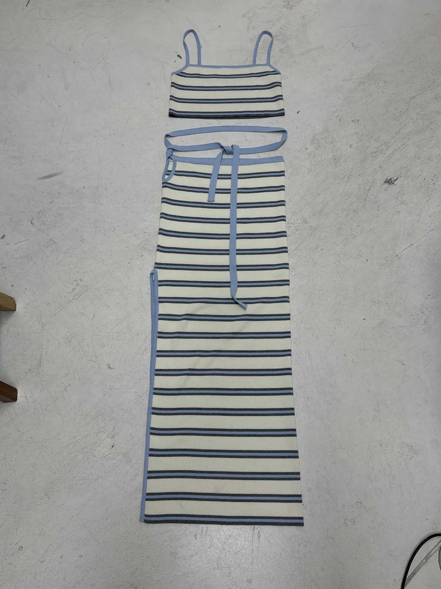 Jupe longue rayée pour femmes avec taille haute et ceinture à nouer R&B