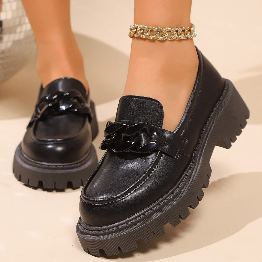 Mocassins pour femmes avec une semelle robuste et un design élégant de lanières R&B