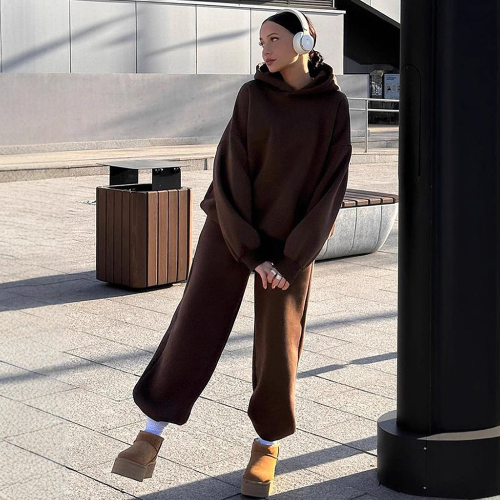 Ensemble de lounge oversize urbain pour femmes avec sweat à capuche, pantalon de jogging taille haute ample et bonnet assorti Echo Archiv