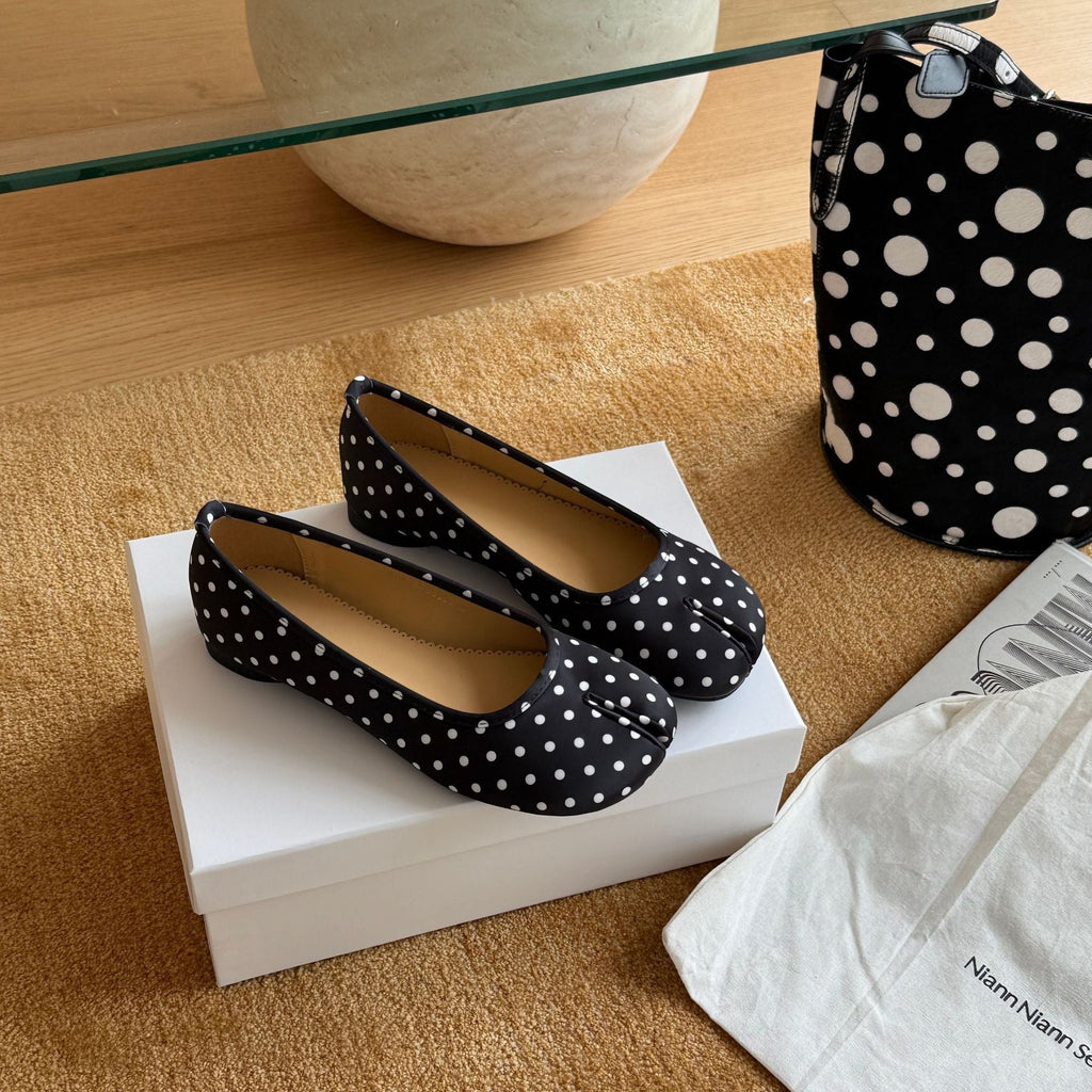 Ballerines élégantes pour femmes avec un design à pois tendance et une semelle intérieure confortable R&B