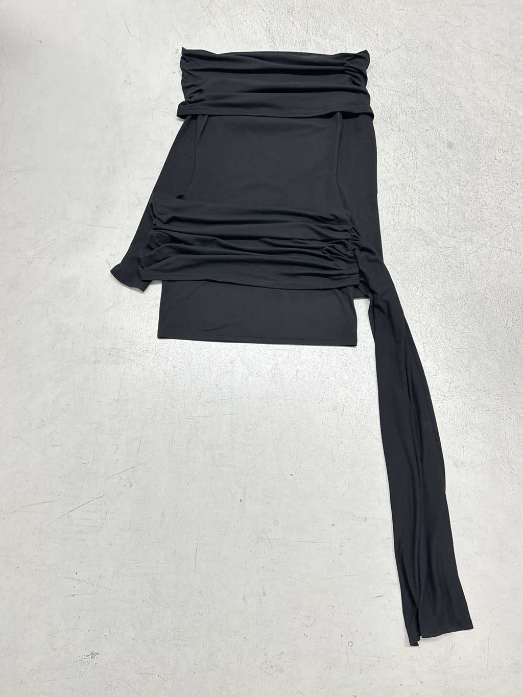 Top à enrouler pour femmes avec des détails de volants raffinés et un tissu fluide Heidi-Mode