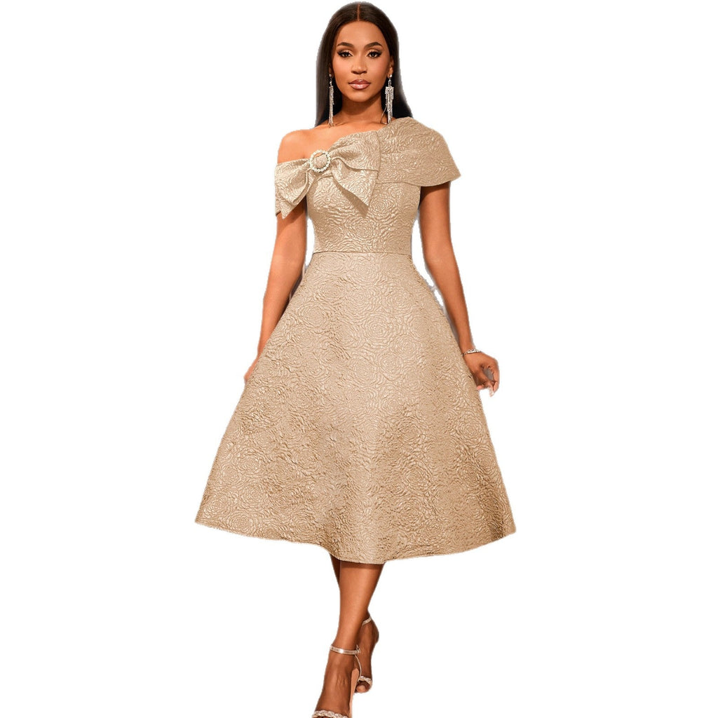 Robe de cocktail ajustée pour femmes avec un élégant design décolleté et un nœud décoratif R&B