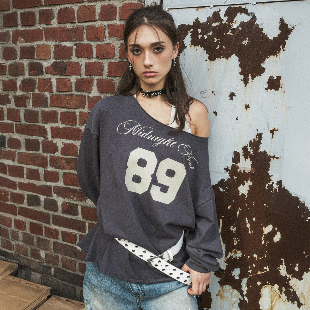 Sweat-shirt oversized pour femmes au style off-shoulder avec impression vintage sur le devant et ourlet évasé Echo Archiv