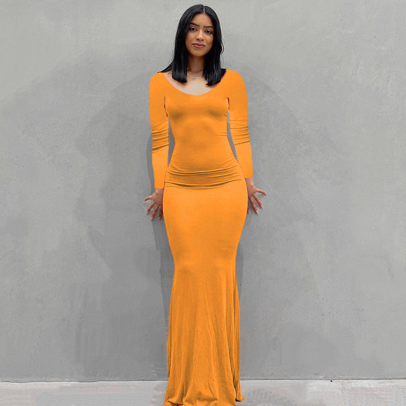 Robe maxi en jersey ajustée pour femmes avec drapés cintrés, manches longues et ourlet évasé Echoarchiv