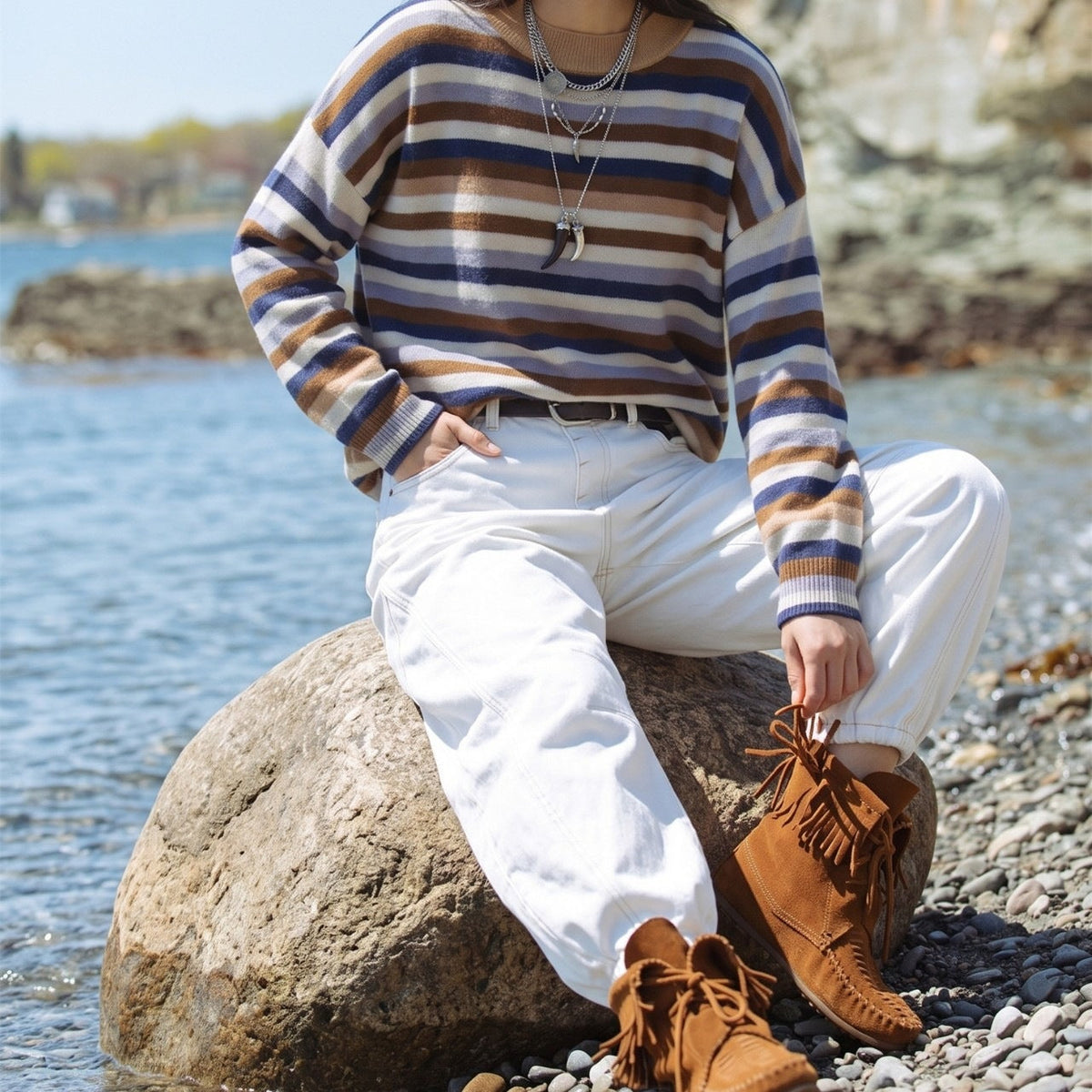 Pull en tricot rayé pour femmes avec col polo et patte de boutonnage Echoarchiv