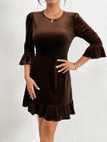 Robe mini en velours pour femmes avec ligne de corsage cintrée, manches volantées froncées et ourlet en niveaux Echo Archiv