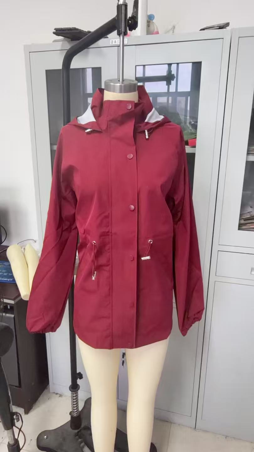 Veste d'extérieur légère et fonctionnelle pour femmes