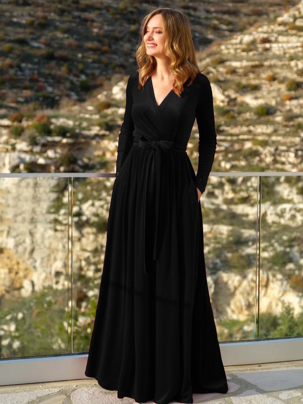 Robe maxi portefeuille élégante en velours pour femmes avec décolleté en V, ceinture à la taille et poches latérales Echo Archiv