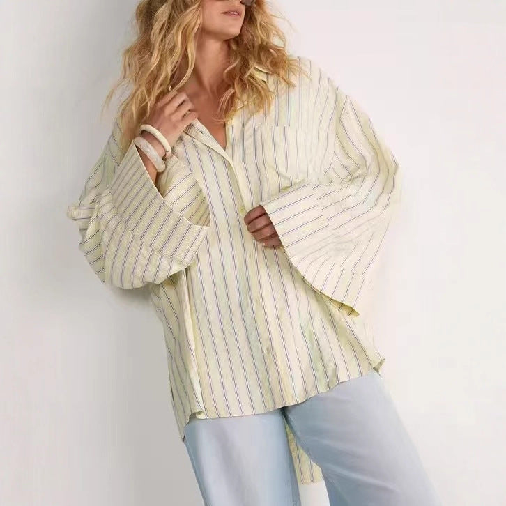 Chemisier oversize pour femmes avec manches évasées et motif à rayures fines