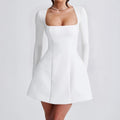 Robe mini A-ligne cintrée pour femmes avec décolleté carré et manches longues Echo Archiv