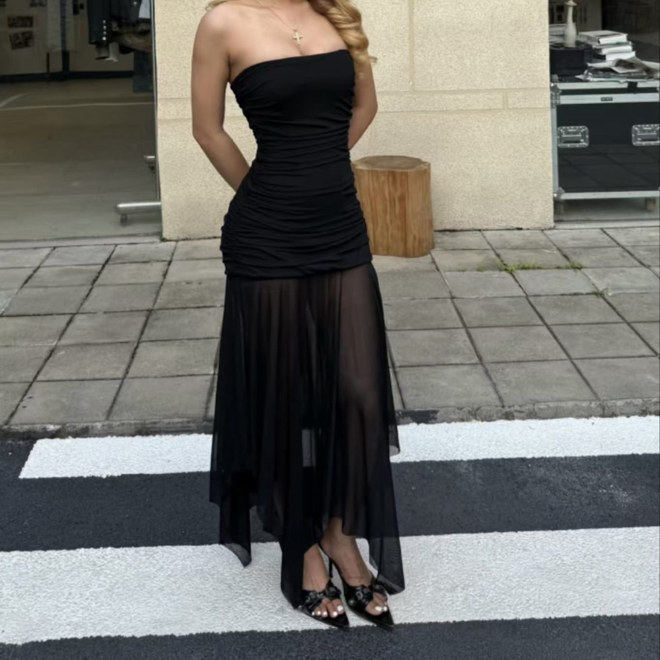 Robe maxi sans manches pour femmes avec élégante fronce et jupe transparente R&B