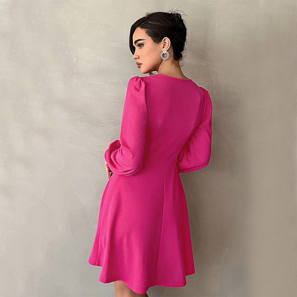 Robe mini A-ligne courte pour femmes avec décolleté en V et petit détail de décolleté, taille Empire et manches ballon