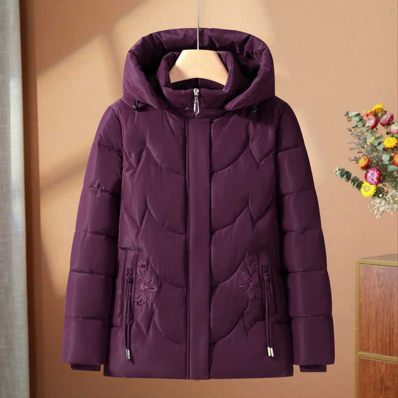 Veste thermique outdoor matelassée pour femmes avec capuche ergonomique et broderie florale sur les poches Echo Archiv