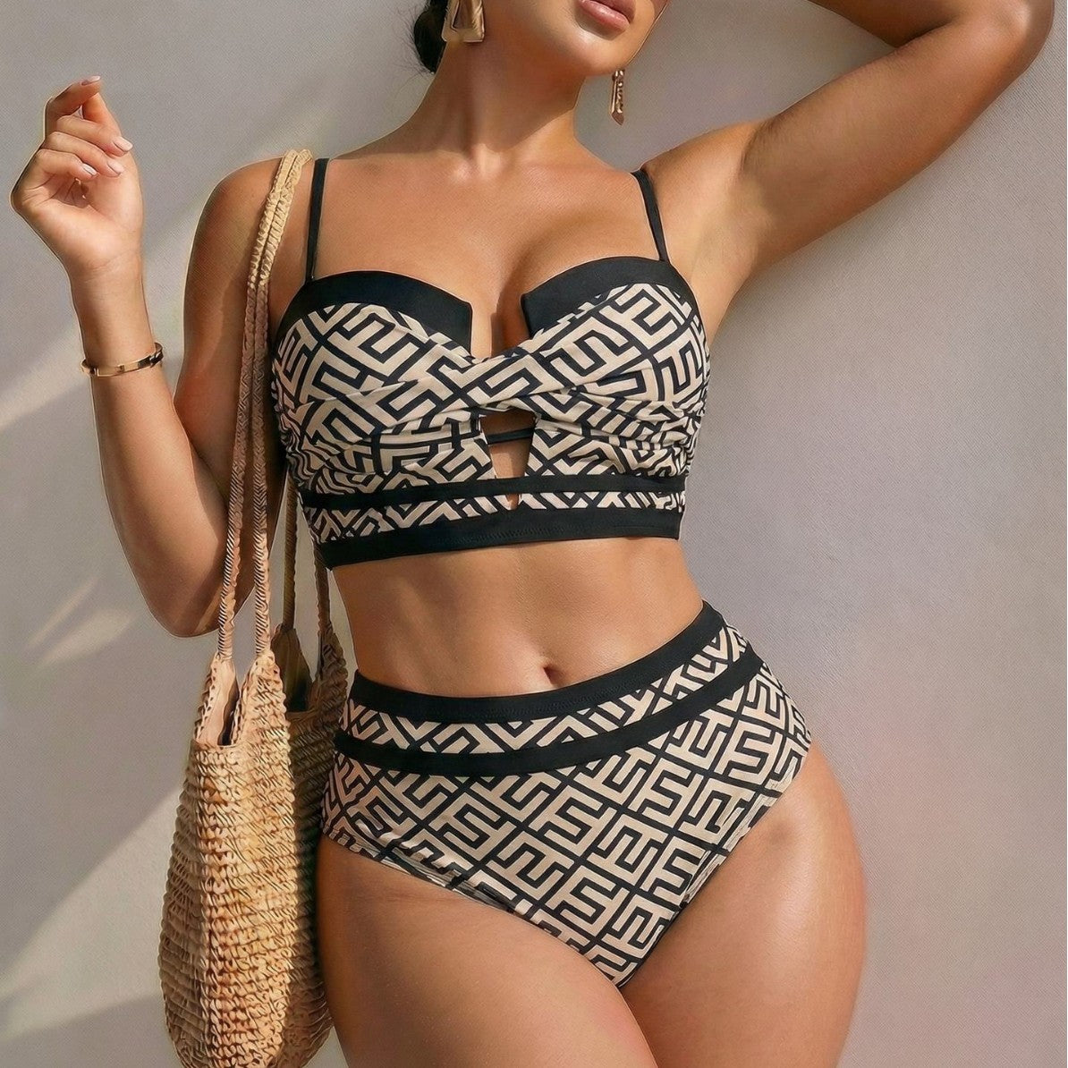 Bikini femme à taille haute avec découpe tendance et motif géométrique Echo Archiv