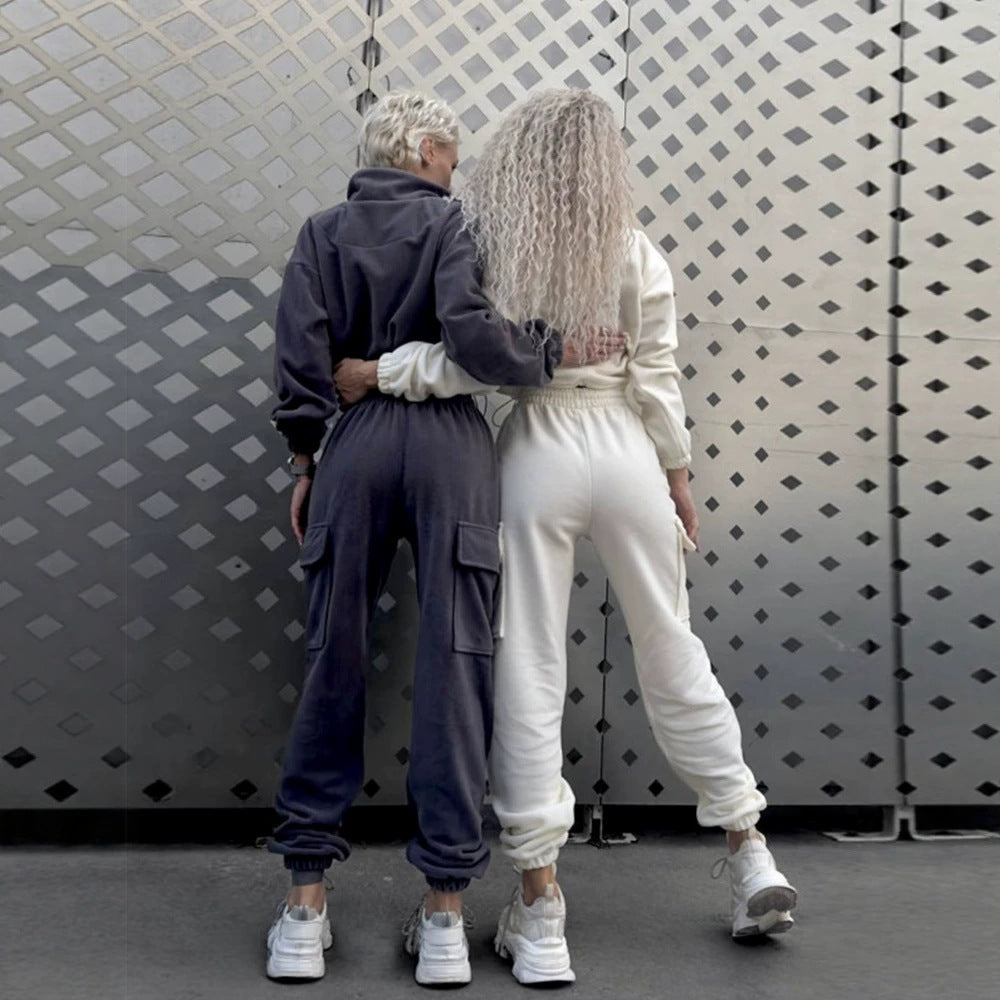Ensemble de lounge sportif et élégant pour femmes en molleton de coton lourd avec col montant, poche kangourou et poche cargo Echo Archiv