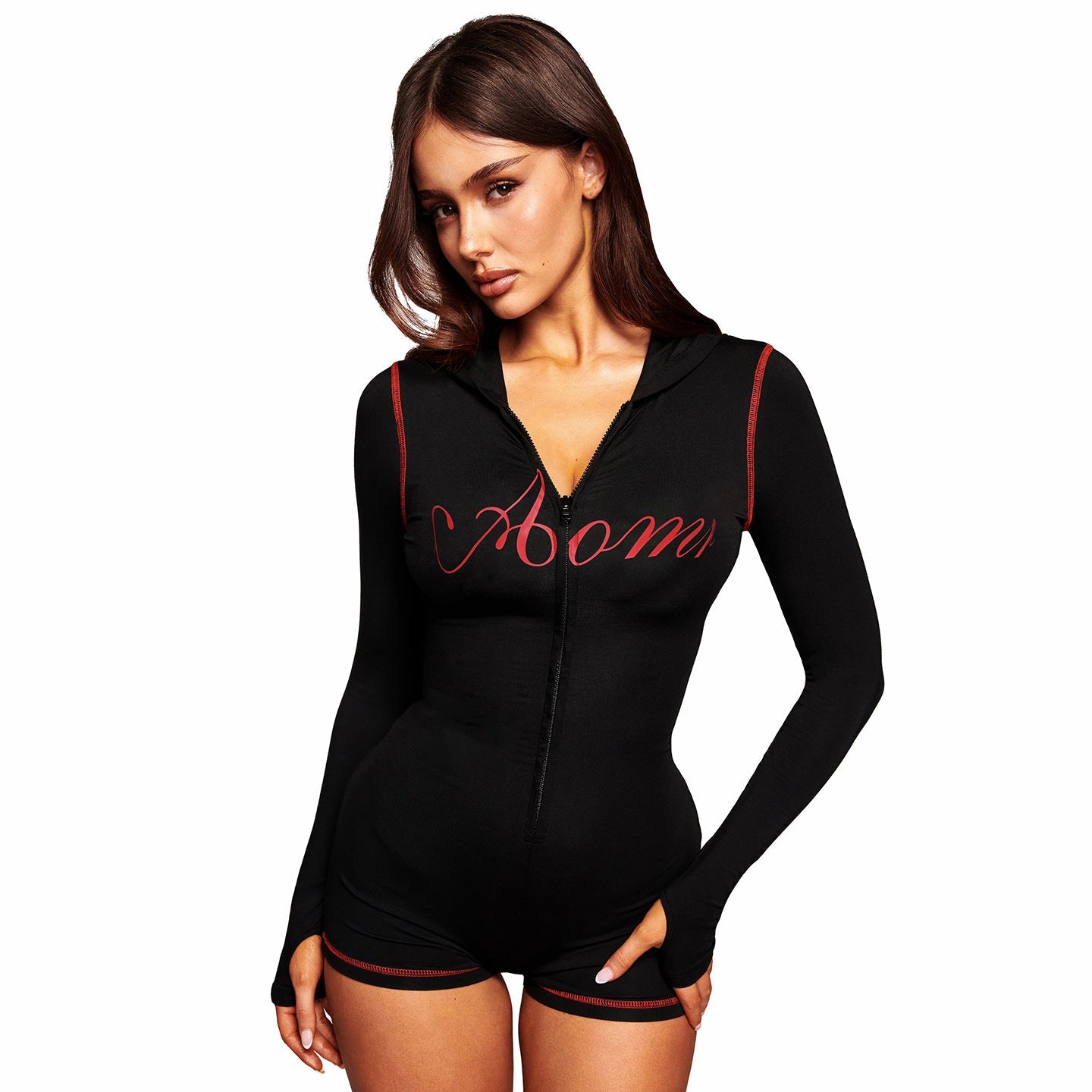 Rompers zippé ajusté pour femmes avec capuche, manches longues et shorts intégrés en stretch fonctionnel Echo Archiv