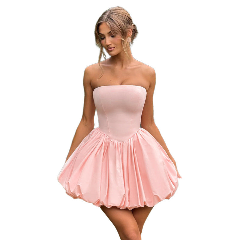 Robe de cocktail sans bretelles pour femmes avec jupe volumineuse et finition satinée élégante R&B