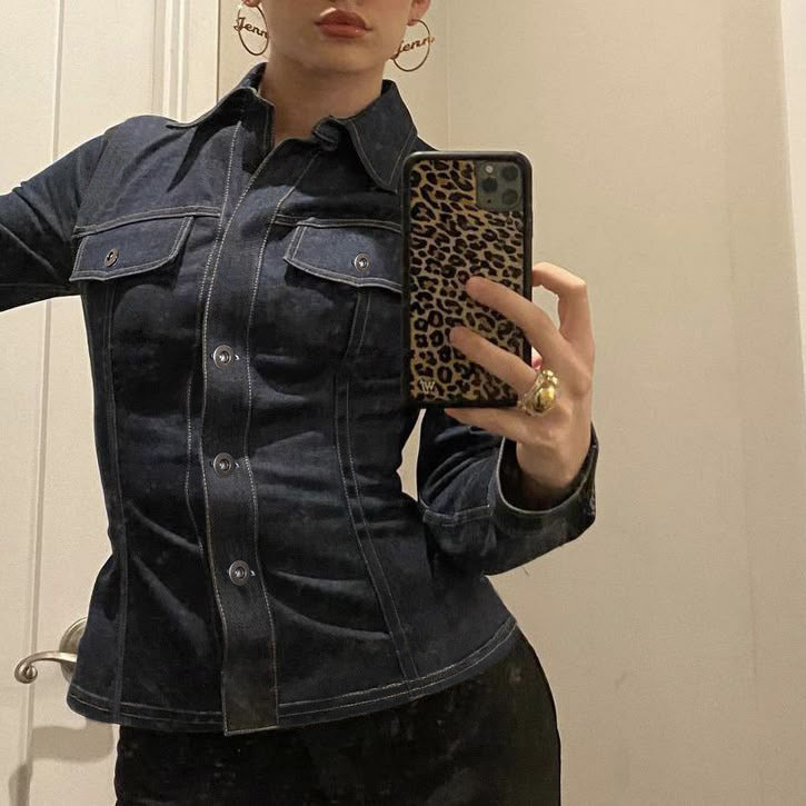 Veste en jean cintrée pour femmes avec coutures contrastantes marquées, poches poitrine et coupe flatteuse Echo Archiv