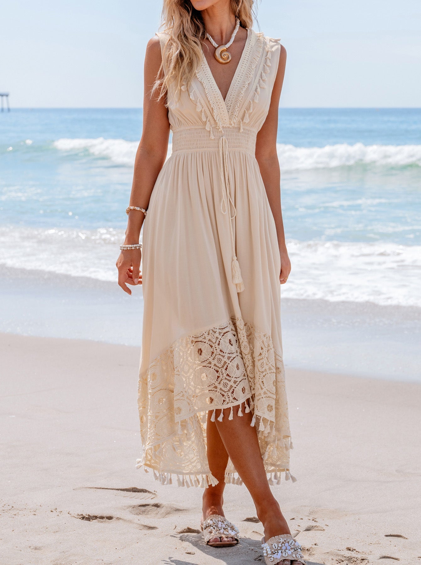 Robe maxi bohémienne pour femmes avec détails en dentelle et volants R&B