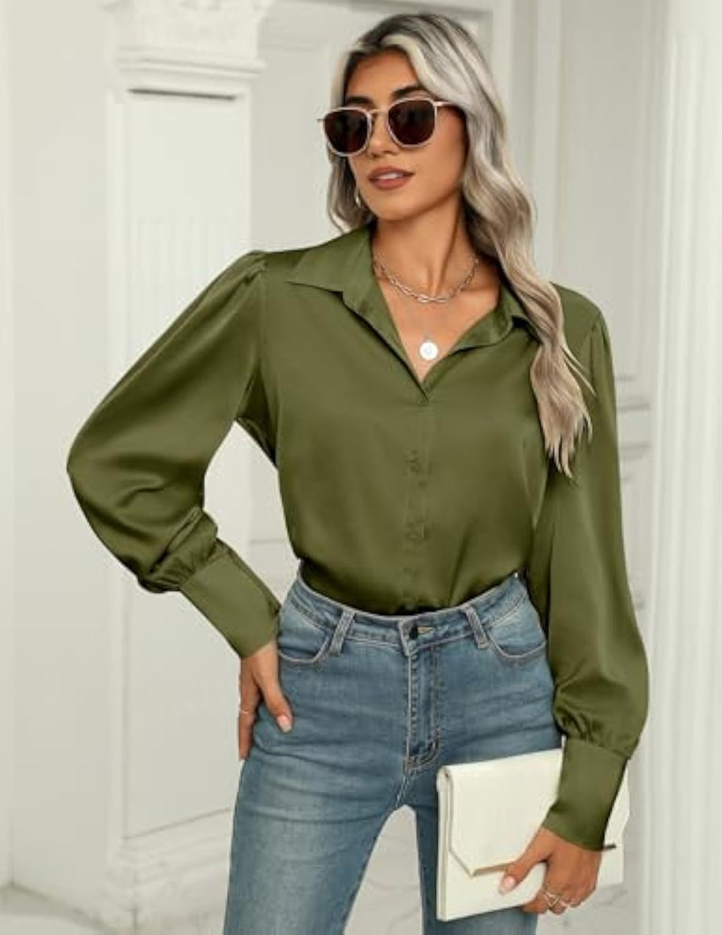Blouse en satin pour femmes avec col chemise, patte de boutonnage cachée et manches longues