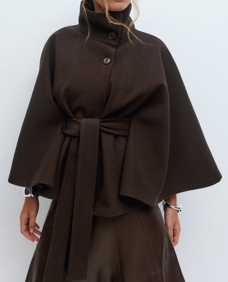 Manteau court pour femmes avec col montant, ceinture cintrée et manches kimono Echoarchiv
