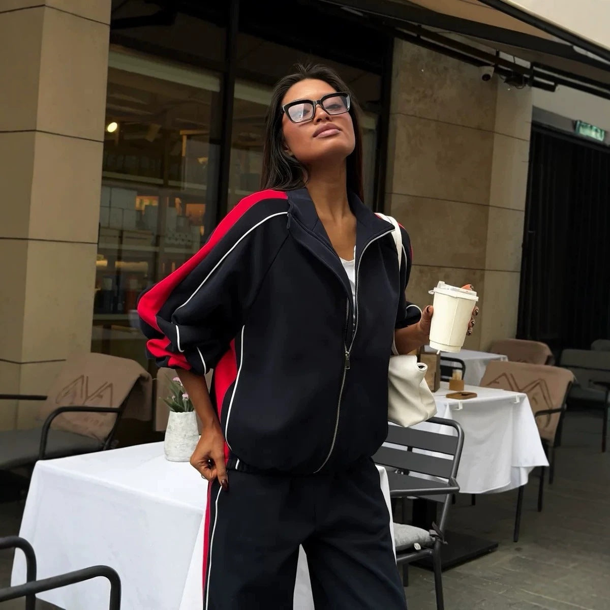 Ensemble de sweat à deux pièces pour femmes avec bandes contrastées sur les côtés Echoarchiv
