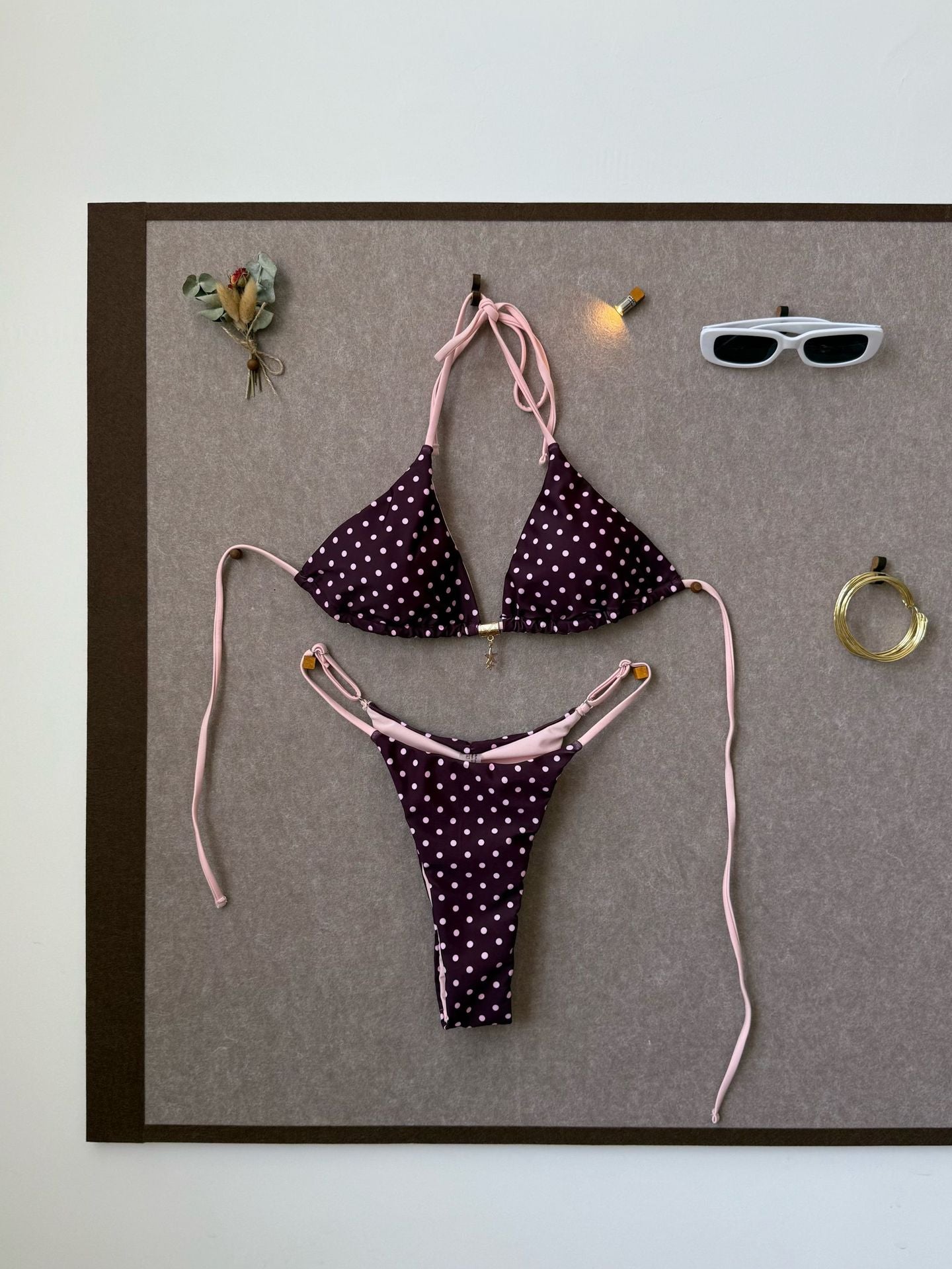 Bikini triangle pour femmes avec un design à pois ludique R&B