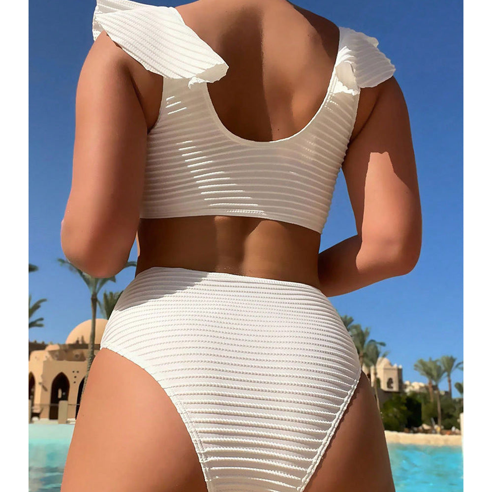 Ensemble de bikini taille haute pour femmes avec détails en volants et accents dorés R&B