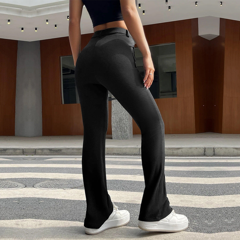 Pantalon cargo femme taille haute avec couture frontale, jambe évasée et poches à rabat
