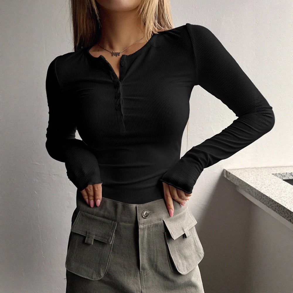 T-shirt Henley ajusté en maille côtelée pour femmes avec patte de boutonnage et manches longues