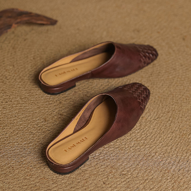 Alessira | Pantoufles en cuir classiques à bout fermé