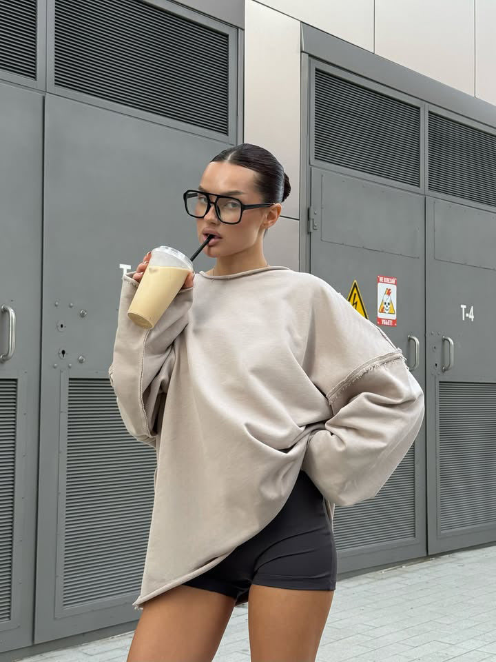 Sweatshirt ultra large pour femmes avec coutures effilochées et ourlet asymétrique Echo Archiv