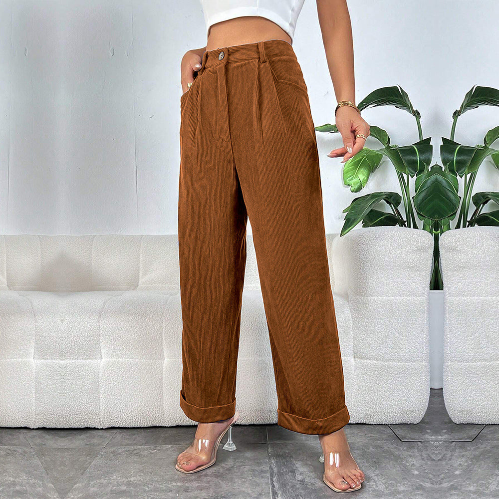 Pantalon en velours côtelé taille haute pour femmes avec jambe large, plis à la taille et ourlet retourné