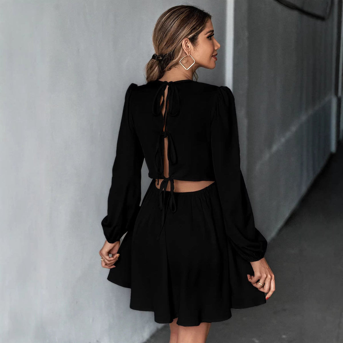 Robe de cocktail chic pour femmes avec taille froncée, manches ballon longues et décolleté rond