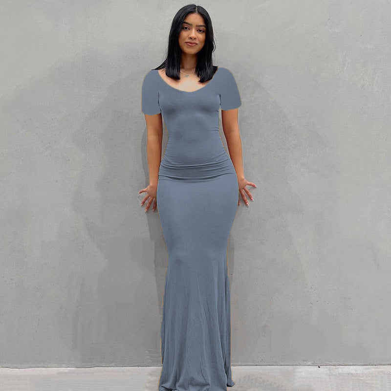 Robe maxi en jersey ajustée pour femmes avec drapés cintrés, manches longues et ourlet évasé Echoarchiv