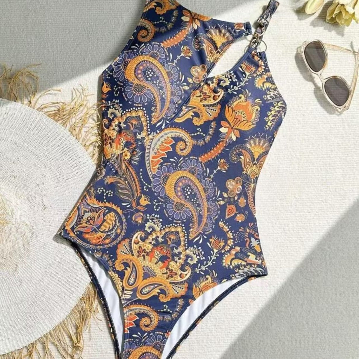 Maillot de bain une pièce élégant pour femmes avec design asymétrique R&B