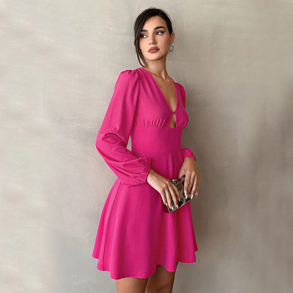 Robe mini A-ligne courte pour femmes avec décolleté en V et petit détail de décolleté, taille Empire et manches ballon