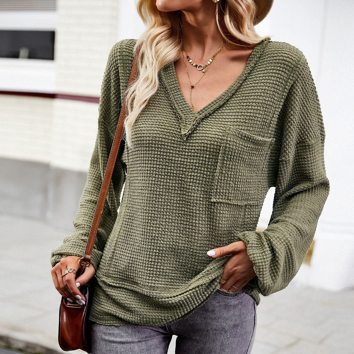 Pull V‑neck en maille gaufrée pour femmes avec poche poitrine appliquée et manches raglan Echo Archiv